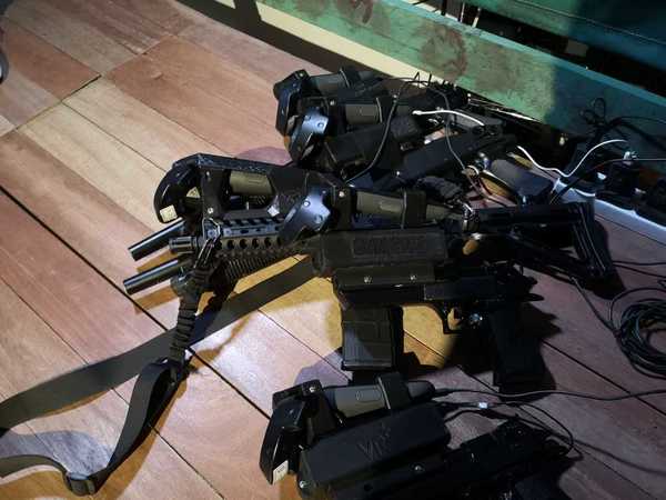 游戏射击苹果手机人物怎么弄_苹果手机射击游戏_射击游戏苹果手机多人游戏