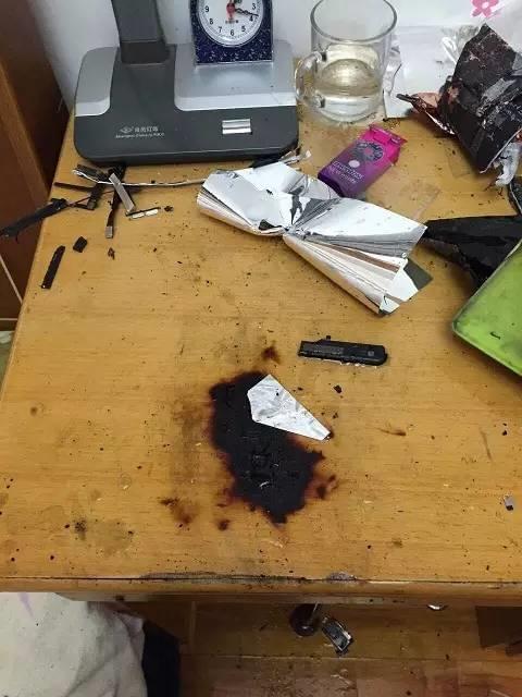 手机充电打游戏爆炸视频_充点玩手机爆炸_手机充着电打游戏会爆炸吗