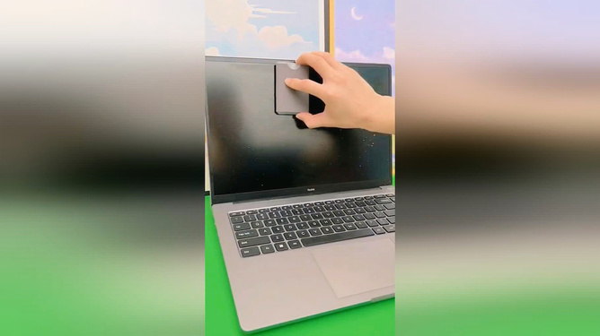 贴膜对游戏有影响吗_手机不贴膜打游戏会有印迹_手机膜玩游戏弄出了印记